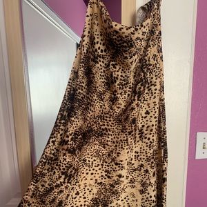 Hi! I’m selling this cotton on skirt. I only wore it once.